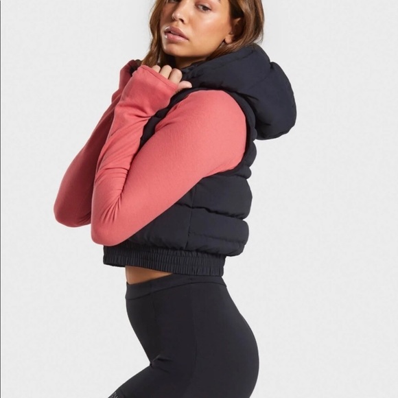 ISO... GymShark ESSENTIAL CROP GILET - Picture 2 of 4